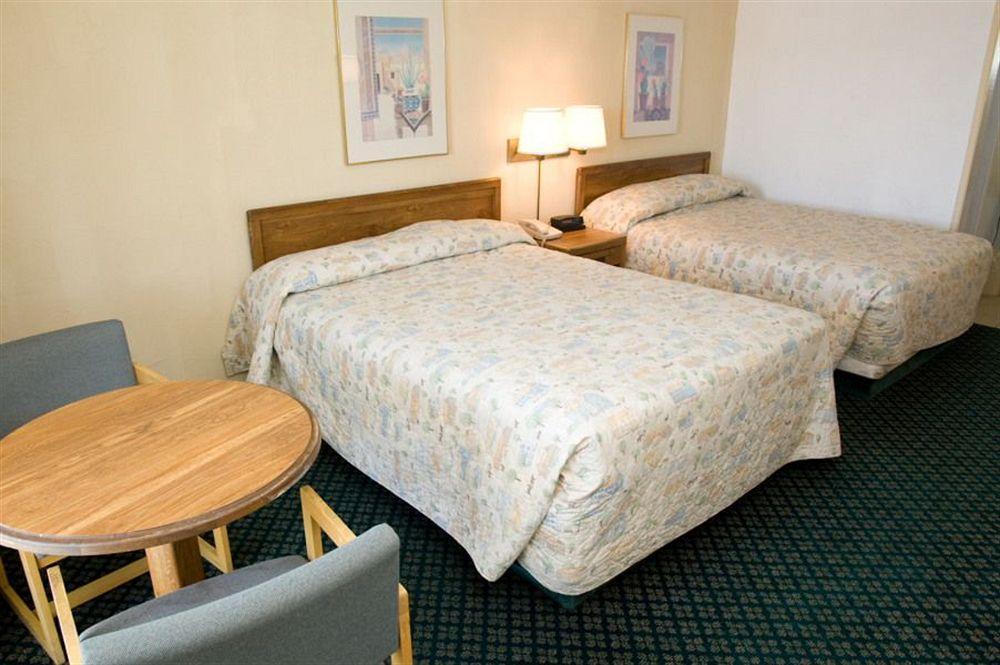 Red Lion Inn & Suites Реддінг Екстер'єр фото