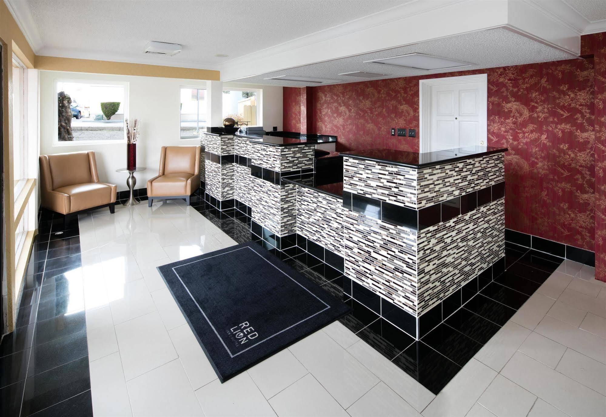 Red Lion Inn & Suites Реддінг Екстер'єр фото